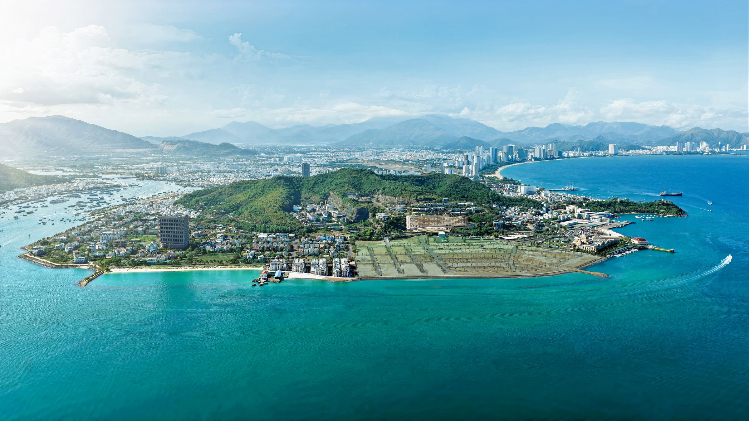 Toàn cảnh ban ngày — Bán đảo Hòn Chồng