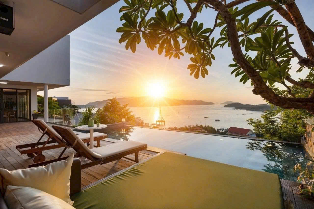 View hoàng hôn từ hồ bơi